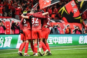 包含今晚上海海港备战欧联，豪取连胜细节曝光，压力陡增，身体对抗强度拉满的词条