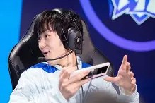 冰球超级杯焦点战：祁连天狼队逆转瓯越白虎队，客场强势带走胜利。目标直指冠军的简单介绍